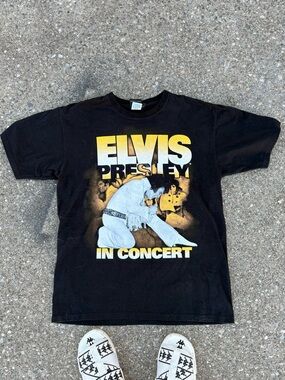 Elvis Presley Black 'In Concert' Graphic Tee